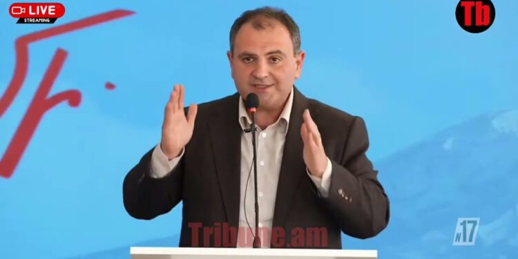 Յուրաքանչյուր տղամարդ, երբ ուզում է խաբել կնոջը, հետը գիշեր անցկացնել,5 անգամ ասում է՝սիրում եմ քեզ