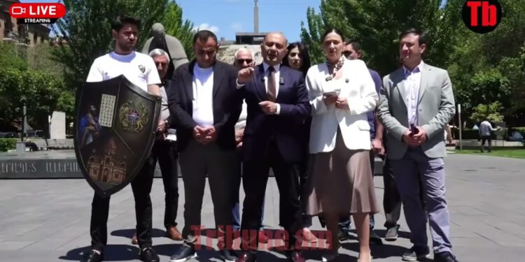 Ծպտուն չեն հանել, միայն մենք ենք ընկել իշխանական կարկուտի տակ․ Մարուքյան