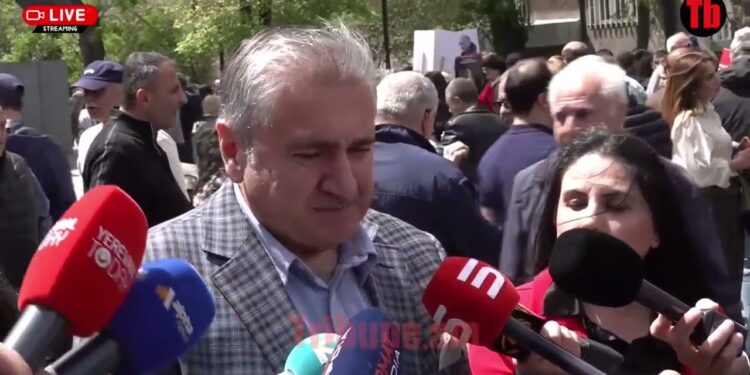 Զելենսկին թող իրա դարդը լացի. Արթուր Խաչատրյան
