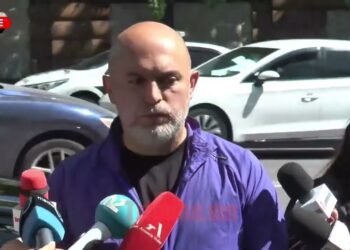 Աբորիգեն հայերը երգ ու պար են անում սպիտակ տերերի մոտ. Աշոտյան
