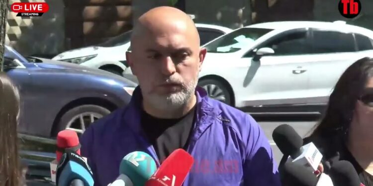 Աբորիգեն հայերը երգ ու պար են անում սպիտակ տերերի մոտ. Աշոտյան