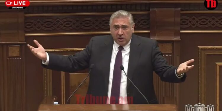 Ձեր տոնը իջեցրե՛ք. պատգամավորները վիճում են Փաշինյանի շանտաժի շուրջ