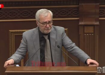 Լքե՛ք դահլիճը և հեռախոսով դահլիճից դուրս խոսեք, ձեզ նկատողություն. Ռուբինյանը նյարդայնացավ