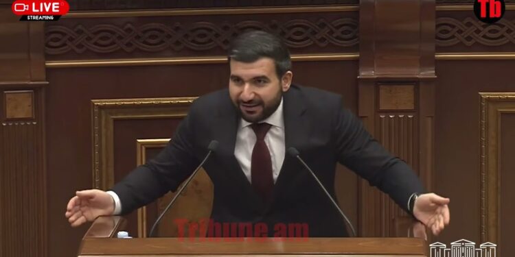 Թեժ վեճ. Օհանյա՛ն, խի՞ չես ասում, որ տղեդ տարօրինակ վիրավորում ա ստացել