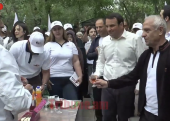 Կոնյակ՝ հատուկ Նարեկ Կարապետյանի համար․ ինչպես են Նուբարաշենում դիմավորում «Ուժեղ Հայաստանին»