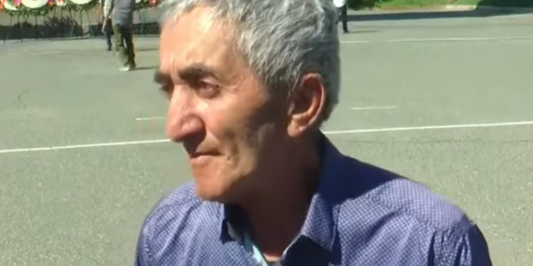 Սրա-նրա տակ պառկել պետք չի, մեր ղեկավարը լավ բան չի անում…