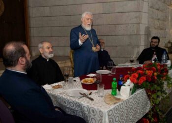 Դպրեվանքի ընտանիքը հավաքվել է Սուրբ Աստվածածին վանքում