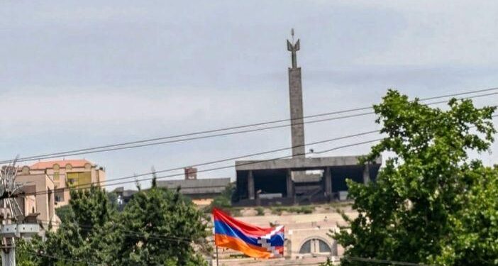 Երևանում կատաղի մարտեր են ընթանում Արցախի դրոշի դեմ․ ՀՅԴ ՀԵՄ
