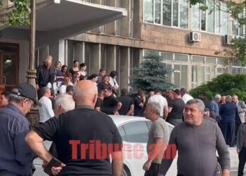 Խայտառակություն՝ Աշտարակում. համայնքապետարանի մոտից մարդկանց հավաքում, տանում են ՔՊ հանահավաքին