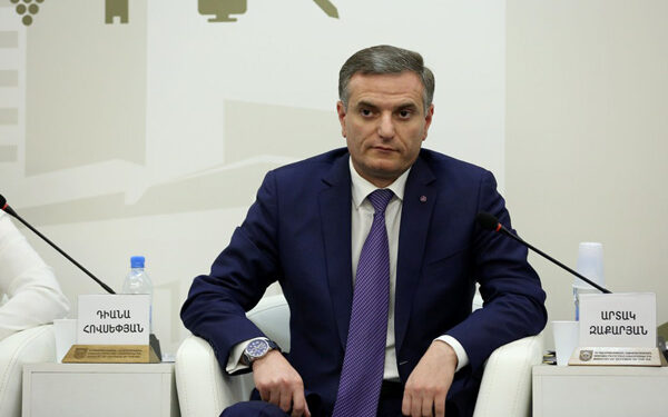 «Աստծո սիրուն, կլինի՞ չերդվեք». Արտակ Զաքարյանը՝ կառավարության երդման տեքստի փոփոխության մասին
