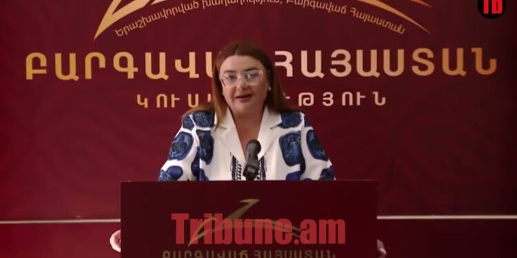 Իվետա Տոնոյանը ներկայացնում է ընտրական արձանագրումները