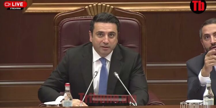 Մեզ ոչ մեկ ծաղիկ ու նվեր չի տալու ու չի շնորհավորելու. Ալեն Սիմոնյանը՝ Հայրերի օրվա մասին