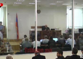 Վերջացրե՛ք, նստե՛ք, նստեք մի րոպե. լարված իրավիճակ դատարանում