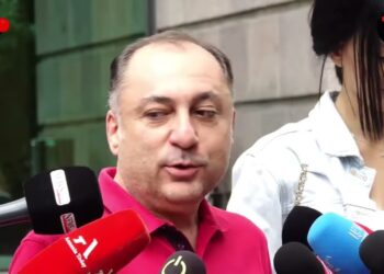 Հայաքվեն ունի տարբերակ Բ, Գ. Ատոմ Մխիթարյան