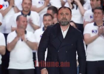 Արցունքներ ու ֆանտաստիկ հուզիչ տեսարան՝ հավաքին. Ռուբեն Մխիթարյանը երգեց՝ Արշալույս էր, նոր էր բացվել