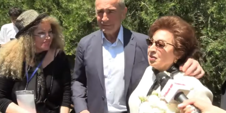 Բելլա՛, արի ստեղ, ամուսնուդ թողած՝ չգիտեմ ուր ես գնում. Քոչարյանի կատակները