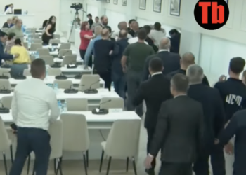 Ծեծ, բոքս ու հայհոյանքեր՝ քաղաքապետարանում. Դավա՛յ ստուց, արա՛
