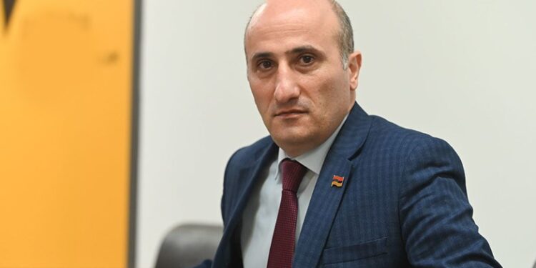 1.5 մլն դրամ աշխատավարձ, տունն ու հողամասն էլ՝ նվեր. «Հրապարակ»