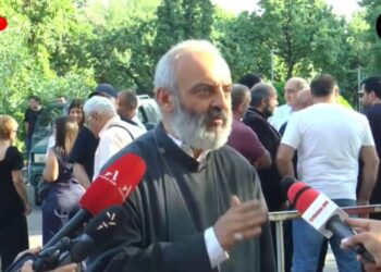 Խնդրում, աղաչում, պաղատում էին, որ Վեհափառը գնա ԱԺ-ի անդրանիկ նիստին, հիմա միտումնավոր հեռացնում են