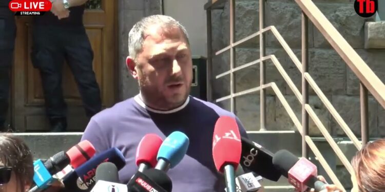 Մատի ու մատանու արանքն են մտել, ապաշնորհ քաղաքականության հետևանք է. Ֆարմանյան