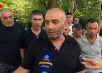 Կես ժամ սպասում ենք, եթե պատասխան չլինի, գնալու ենք Աբովյանի ՔԿ