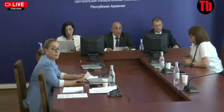 Պարո՛ն Բաբայան, լռե՛ք, հակառակ դեպքում դուրս կհրավիրեմ. վեճ՝ ԿԸՀ-ում