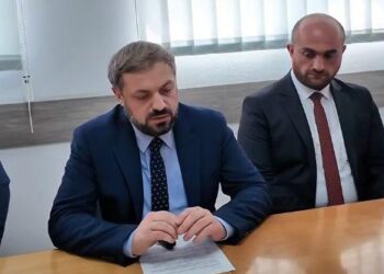 Բարեխիղճ աշխատողները կշարունակեն աշխատել․ Պապոյանը՝ «Արարատցեմենտի» աշխատակիցներին