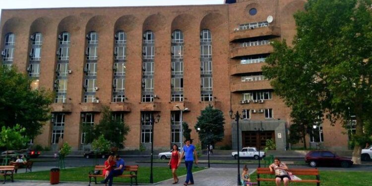 Պետական համակարգում մարդկանց նյարդերն այլևս չեն դիմանում. «Փաստ»