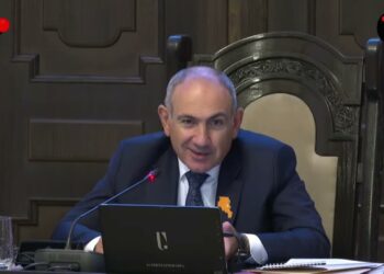 Ծխելն ու խմելը պետք է կապվի մարդու բանկային քարտի հետ. Փաշինյան