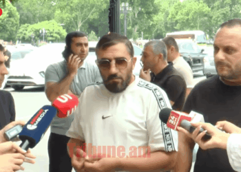 Վարորդները բողոքի ակցիա են իրականացնում կառավարության շենքի դիմաց․ ՈՒՂԻՂ
