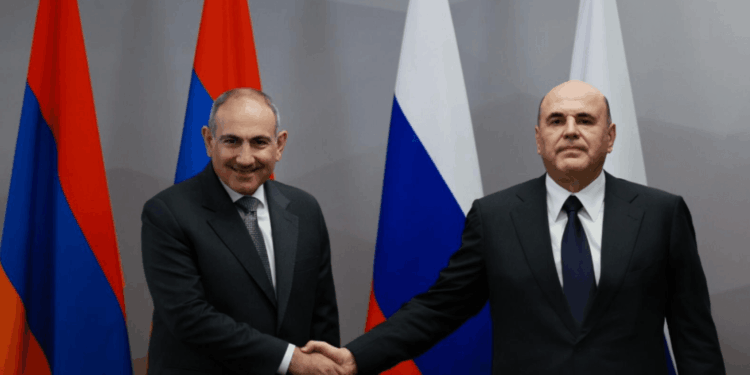 Փաշինյանը հեռախոսազրույց է ունեցել Միշուստինի հետ