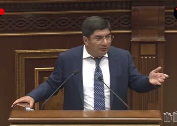 Անե՛ծք ուրացողներին. Մեսրոպ Մանուկյանի սուր ելույթը