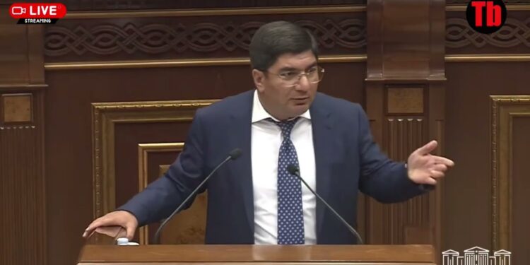 Անե՛ծք ուրացողներին. Մեսրոպ Մանուկյանի սուր ելույթը