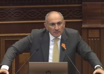 Ինչի՞ ես Կասկադում հող չունեմ, Սևանում հանգստյան տուն չունեմ, շուստրի՞ են. Փաշինյան