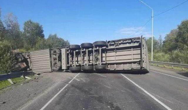 Քաջարանում բեռնատար է կողաշրջվել․ փրկարարները վարորդի դին դուրս են բերել արգելափակումից