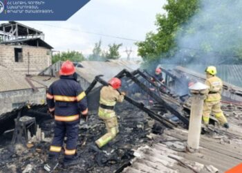 Գյումրիում տան տանիքը բռնկվել է․ այրվել են տանիքն ու արևային վահանակները