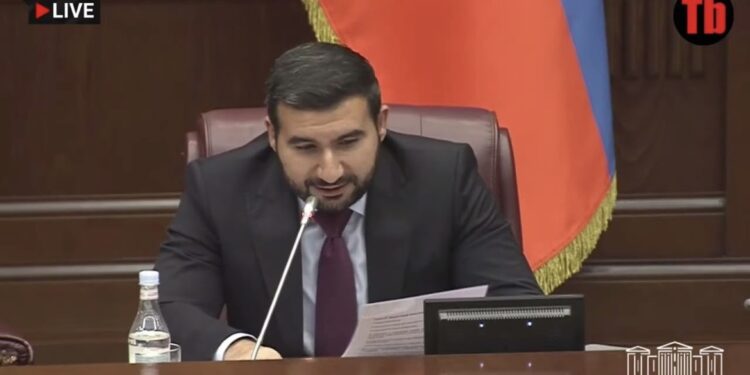 Թեժ իրավիճակ՝ ԱԺ-ում. ընդդիմությունը լքում է նիստերի դահլիճը