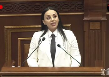Շրջվեք ու տեսեք ովքեր են ճամբար փոխելով նստել ձեր կողքին. Լիանա Գասպարյան