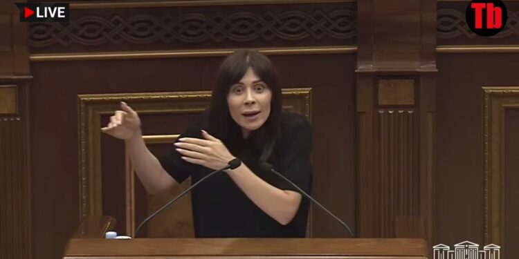 Ձեր տրավմաների մուռը մեզնից մի հանեք,  չվերանշանակման հետ կապ չունենք․ Խամոյանը՝ Արայիկ Հարությունյանին