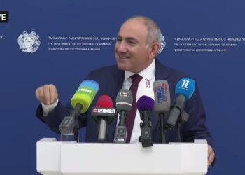 Թող Քոչարյանին, Ծառուկյանին բերեն էս շենքում տեղավորեն, մեզ էլ հրապարակում կшխшղшն հանեն. Փաշինյան