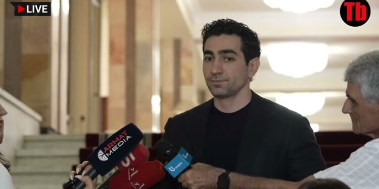 Ամեն գնով ուզում են դատարան բերել, բայց բժիշկներն ասում են՝ չի կարելի․ Լևոն Քոչարյանը՝ հոր գործի մասին