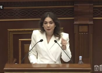 Գևորգ Պապոյանին հանելու՞ եք գործից, էլ չենք տեսնելու՞ քանի վարդ ու ելակ է արտահանվել․ Մանուկյան
