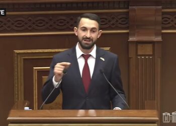 Թքելու հետ մի գործիչ է ասոցացվում, Ալեն Սիմոնյանի մասին է խոսքը. Վրույր Այվազյան