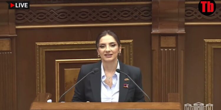 Մունք լոխ ստեղ ունենք նպատակ. Արեգա Հովսեփյանին ծափ տվեց Վահագն Ալեքսանյանն անգամ