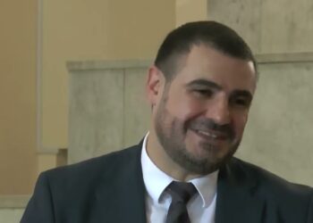 Ձե՞ռ եք առնում, պատգամավորը պտի ասի՞ ձեզ. Եղոյանի թեժ վեճը