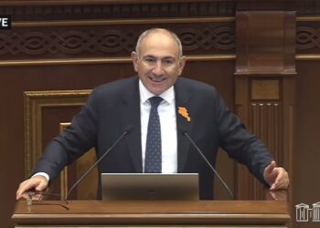 Եթե Պուտինը ձեր ընկերն ա, ինչի՞ էս հարցերը չեք լուծում. Խամոյանը՝ Փաշինյանին