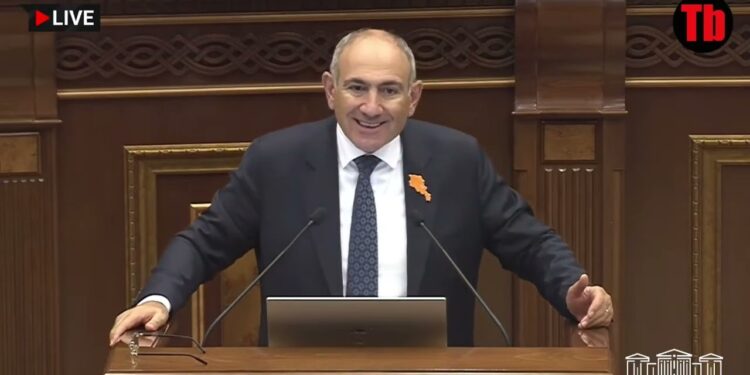 Եթե Պուտինը ձեր ընկերն ա, ինչի՞ էս հարցերը չեք լուծում. Խամոյանը՝ Փաշինյանին