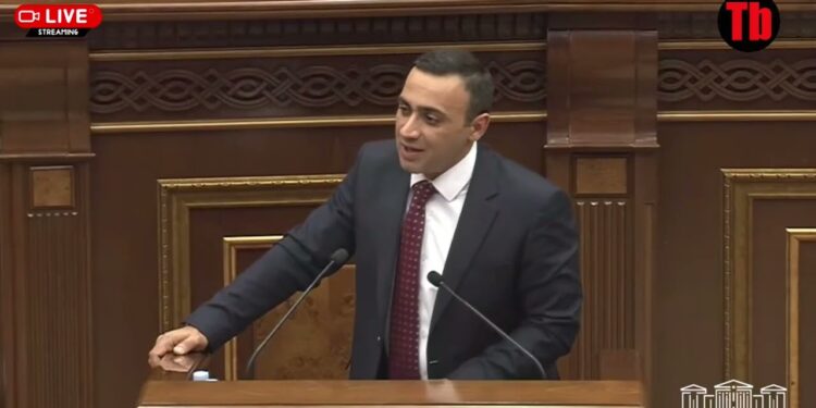 Հերիք ա լոլո կարդաք, ո՞վ ա ձեր Վեհափառը, իր գաղտնի զավակների մոտ փնտրեք․ վեճ՝ ԱԺ-ում