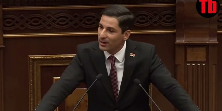 Քեռին լավ ա, միշտ լավ ա եղել,քեռին միշտ էլ հաջողակ բիզնեսմեն ա եղել. Սարգսյան