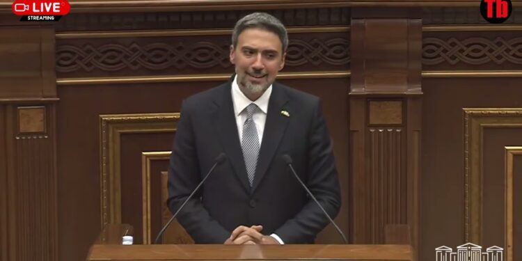 Ներողություն խնդրեք՝ ծնողներին Եռաբլուրում քաշ տալու, ինչի չես զոհվել ասելու համար. Վարդևանյան